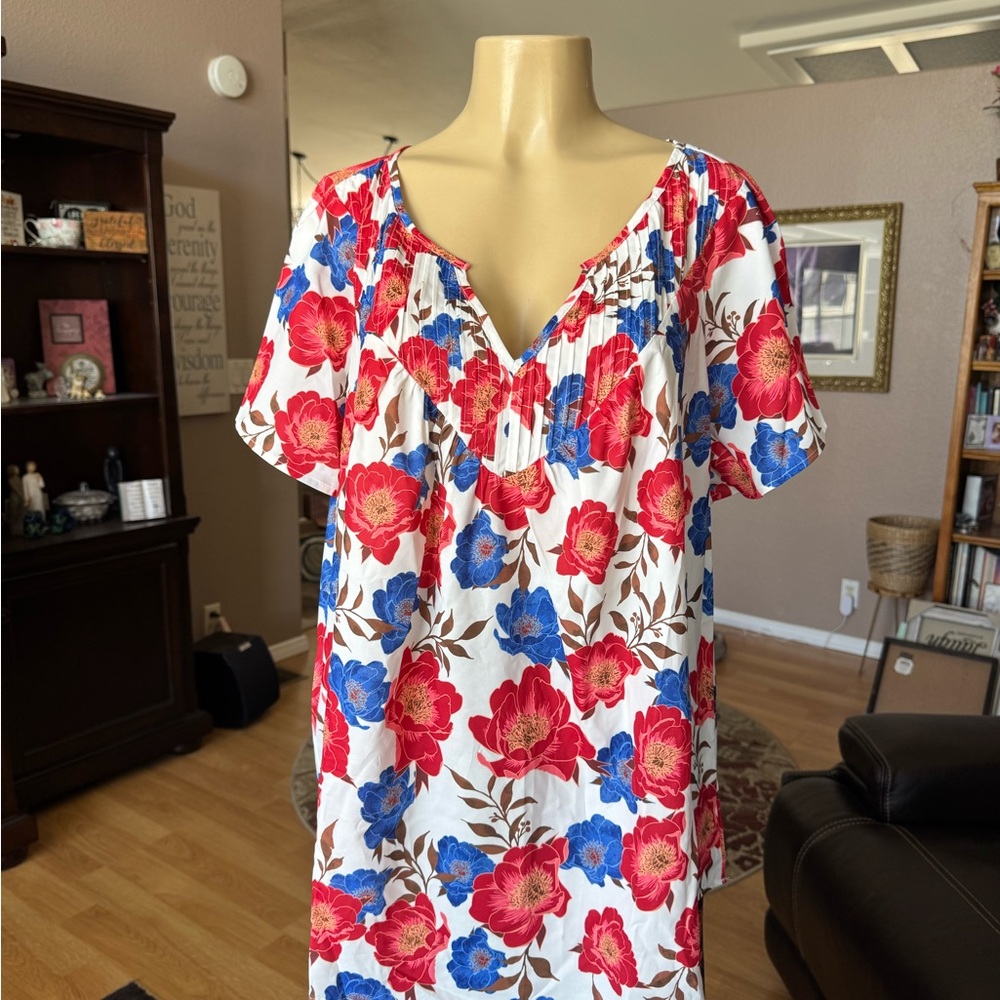 Bloomchic floral short sleeve Vneck silky tunic-size 22/24-NWT